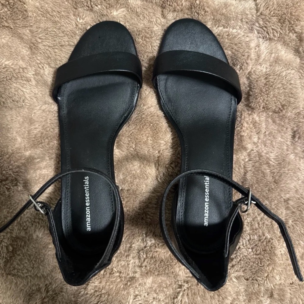Amazon Essentials Women's Heeled Sandal